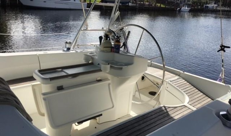 38 Beneteau Cockpit