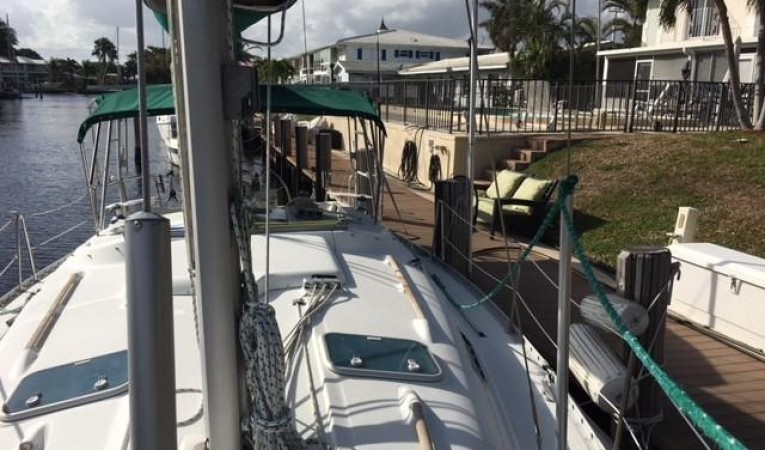 38 Beneteau Deck view aft