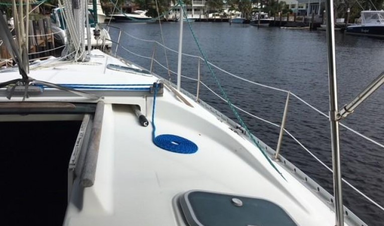38 Beneteau View to starboard from the cockpit