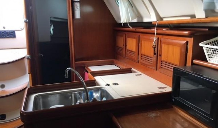 38 Beneteau Main cabin looking forward from the galley