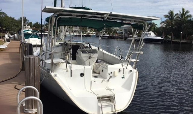 38 Beneteau View of the transom