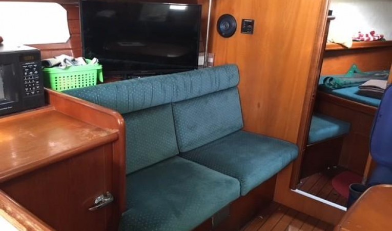 38 Beneteau Port side main cabin