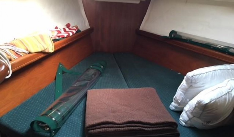 38 Beneteau V-berth