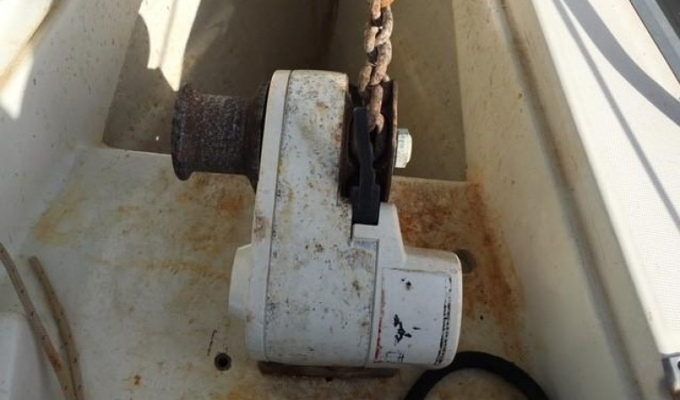 38 Beneteau Windlass