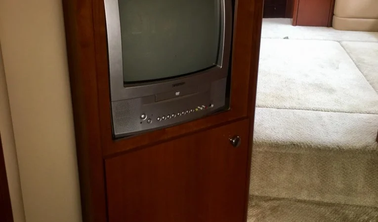 36 Meridian Master Built-In