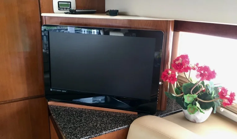 36 Meridian Salon TV