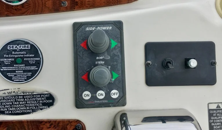 36 Meridian Bow and Stern Thruster