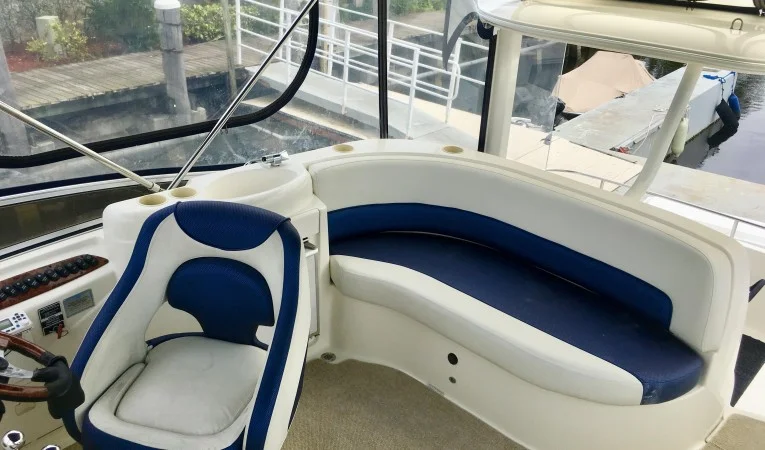 36 Meridian Flybridge Seating