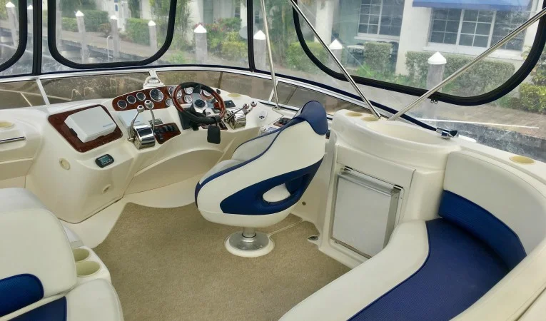 36 Meridian Flybridge Seating