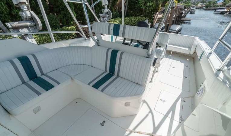 33 Intrepid L-Shaped Forward Seating