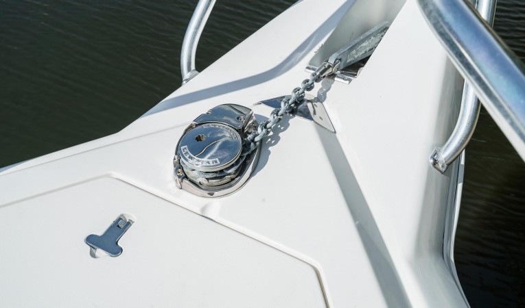 33 Intrepid Windlass