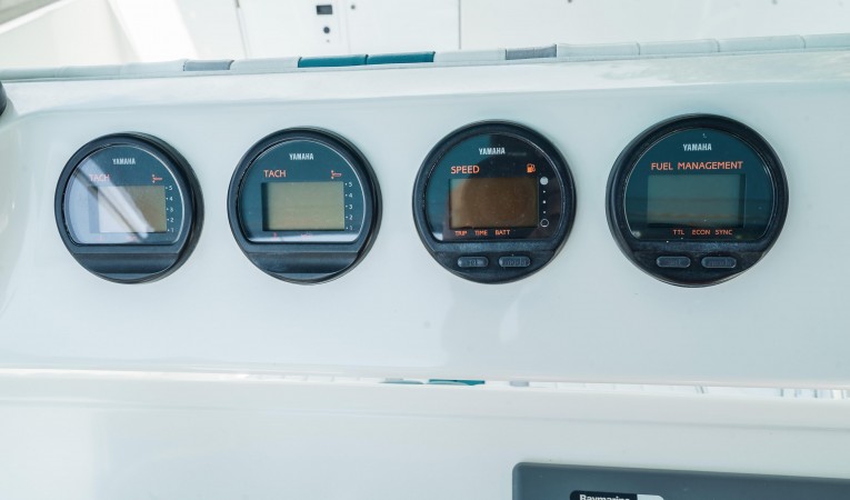 33 Intrepid Yamaha Tachs