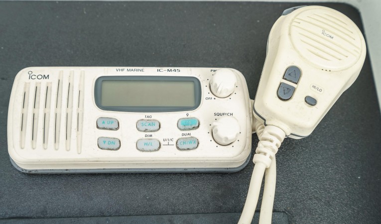 33 Intrepid Icom VHF