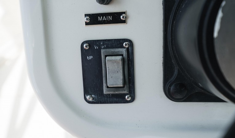 33 Intrepid Windlass Controls