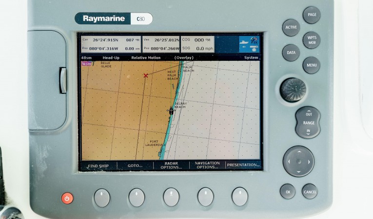 33 Intrepid Raymarine C80