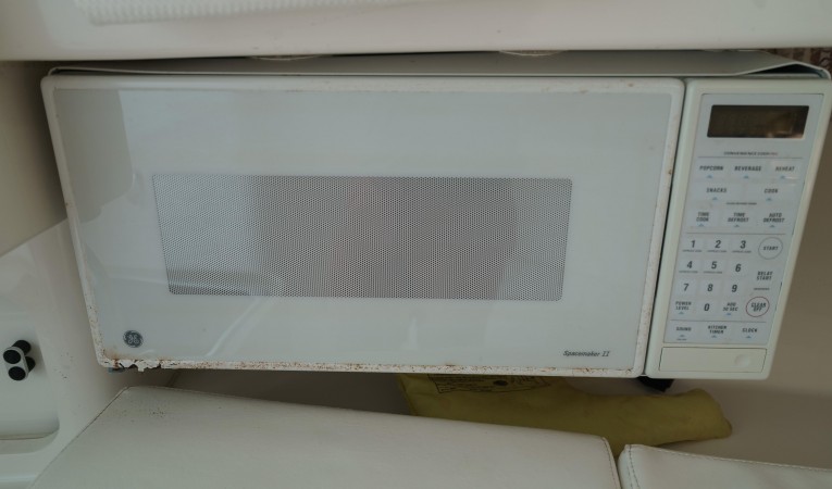 33 Intrepid Microwave