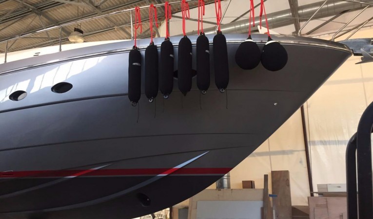 62 Pershing Starboard Bow Hull And Bottom Detail