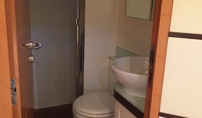 62 Pershing Ensuite Head And Stall Shower