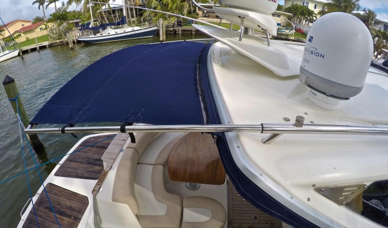 43 Cranchi Retractable awning