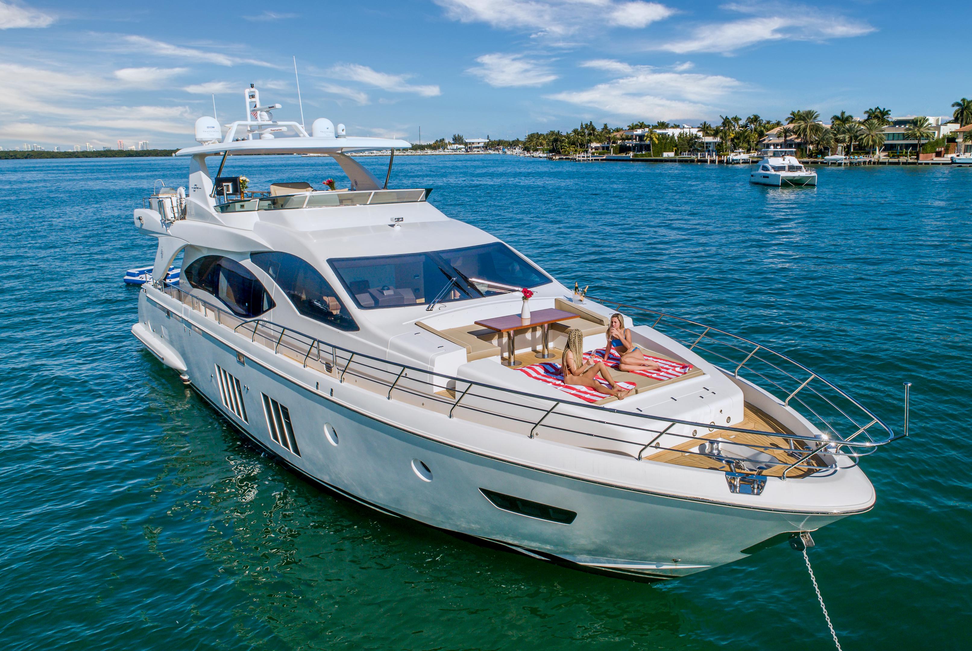 Phoenix 84 Azimut 2014 West Palm Beach, Florida Sold on 2021-05-12 