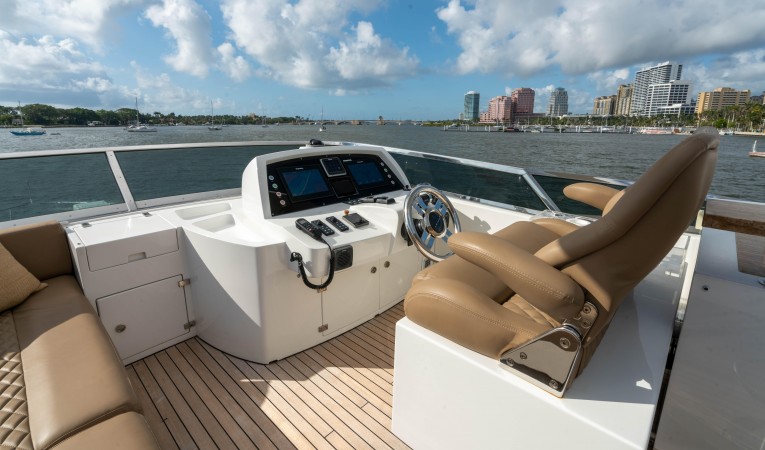 84 Azimut 