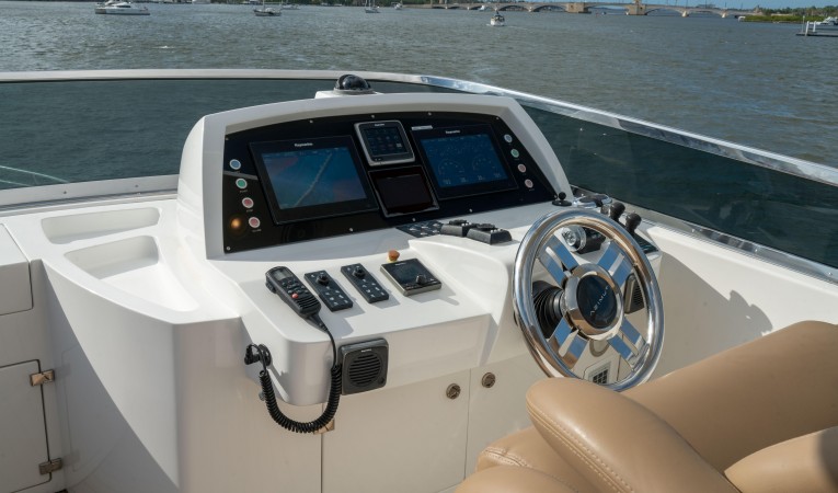 84 Azimut 