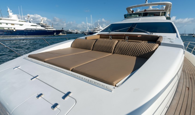 84 Azimut 