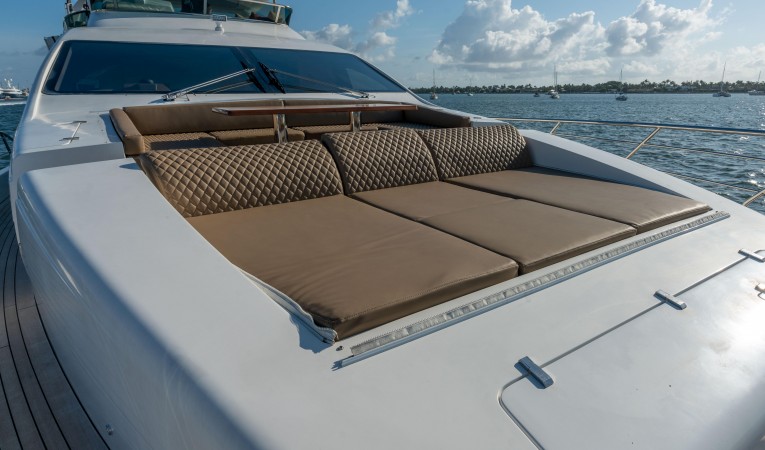 84 Azimut 