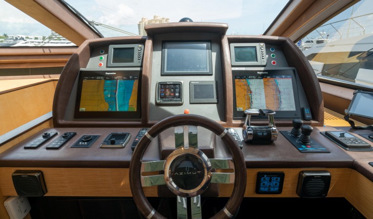 84 Azimut 