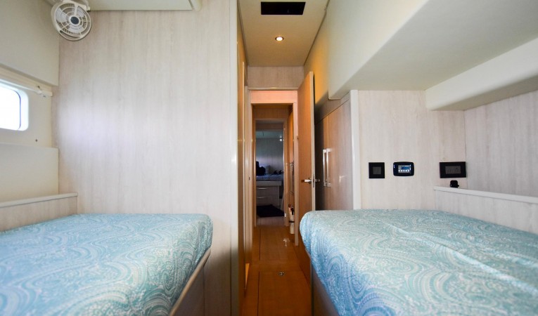 58 Robertson & Caine Port aft cabin