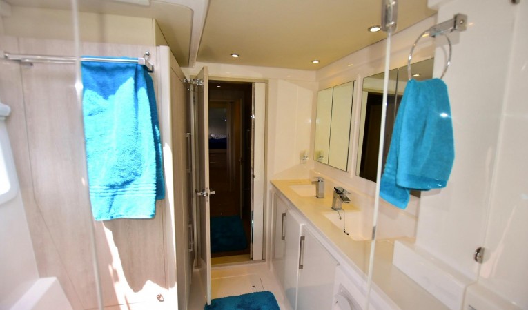 58 Robertson & Caine Double sink master head