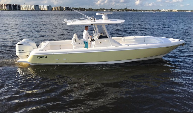 32 Intrepid 327 Intrepid
