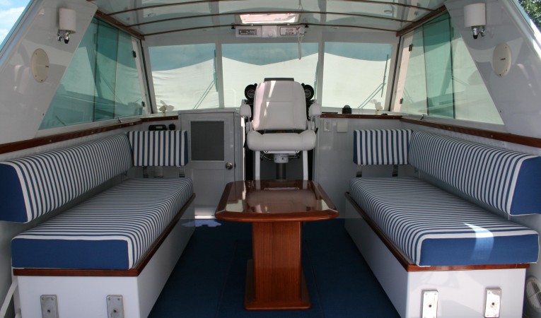 38 Chris-Craft Salon