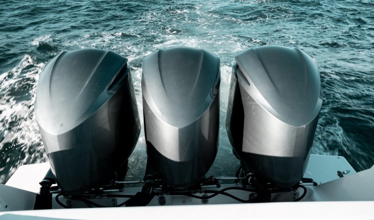 39 Intrepid Triple 350 Yamahas