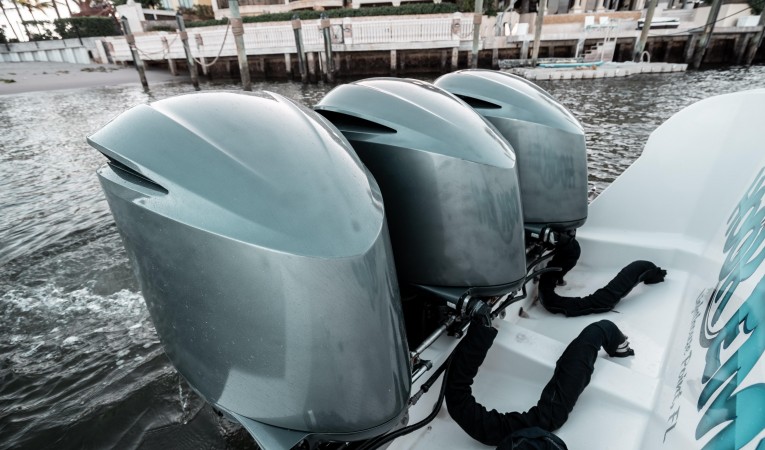 39 Intrepid Triple 350 Yamahas