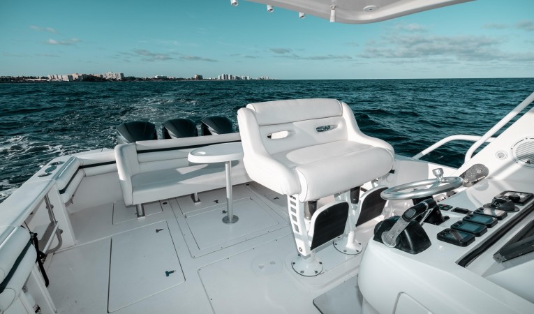 39 Intrepid Helm Seat 1