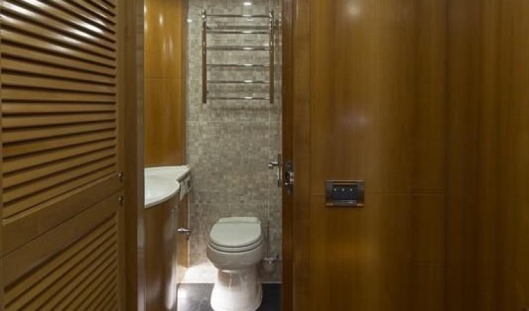 65 Bering Starboard Guest Head