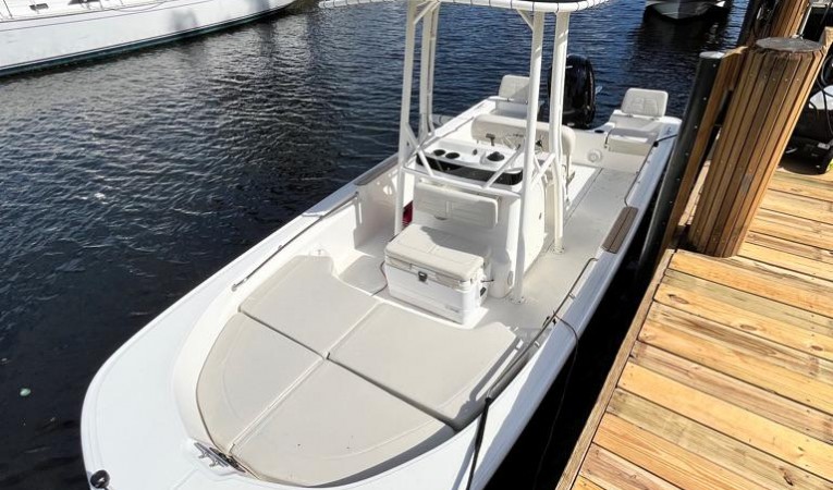 19 Boston Whaler 