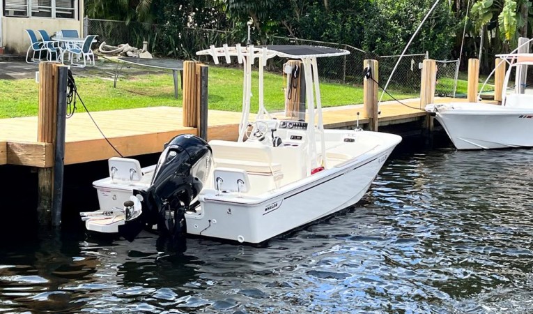 19 Boston Whaler 