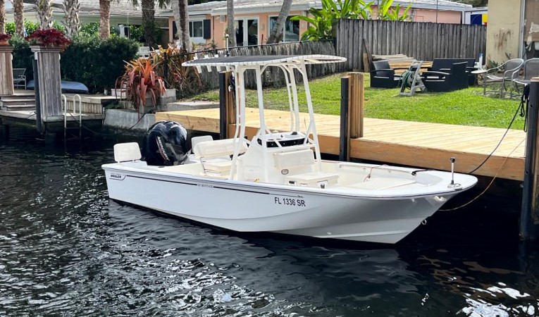 19 Boston Whaler 