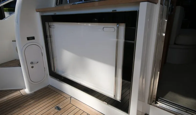 47 Ferretti Yachts Lexan cockpit table