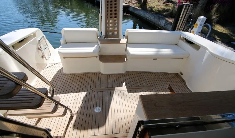 47 Ferretti Yachts cockpit detail