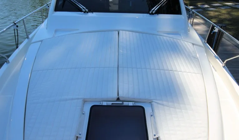 47 Ferretti Yachts bow aft