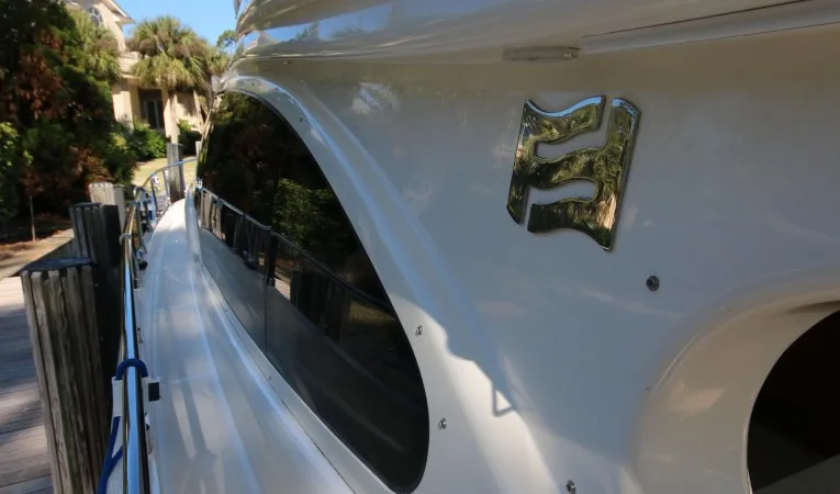 47 Ferretti Yachts port walkway