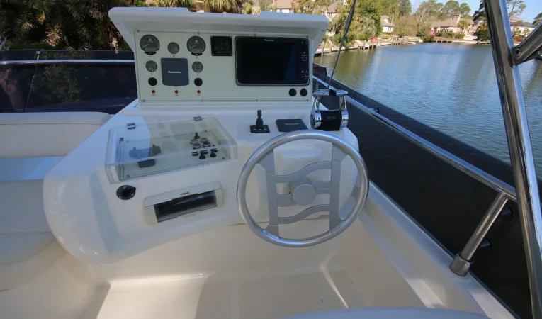 47 Ferretti Yachts flybridge helm