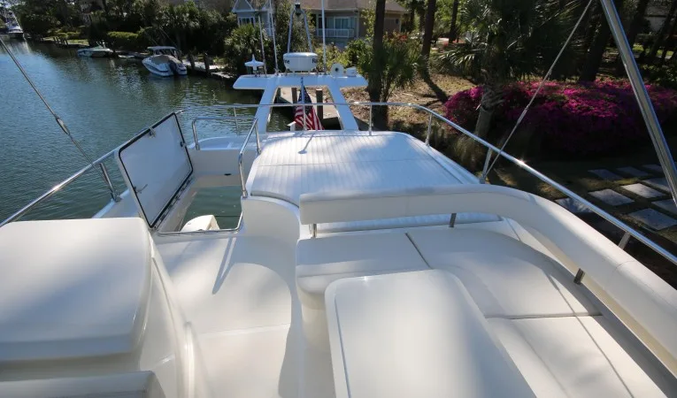 47 Ferretti Yachts flybridge aft