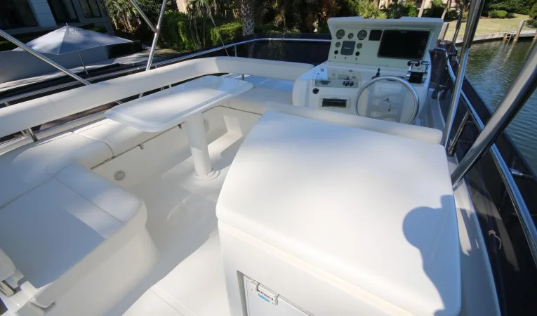 47 Ferretti Yachts flybridge forward