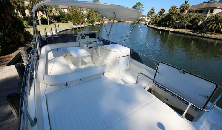 47 Ferretti Yachts flybridge forward
