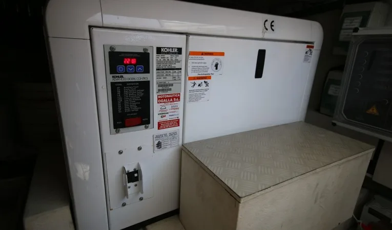 47 Ferretti Yachts Kohler generator- 221 hours