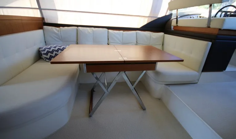 47 Ferretti Yachts electric hi-low table